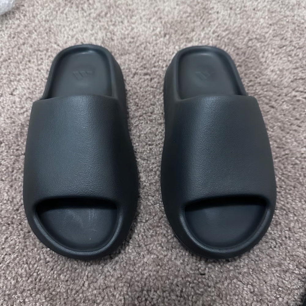 Black yeezy slides